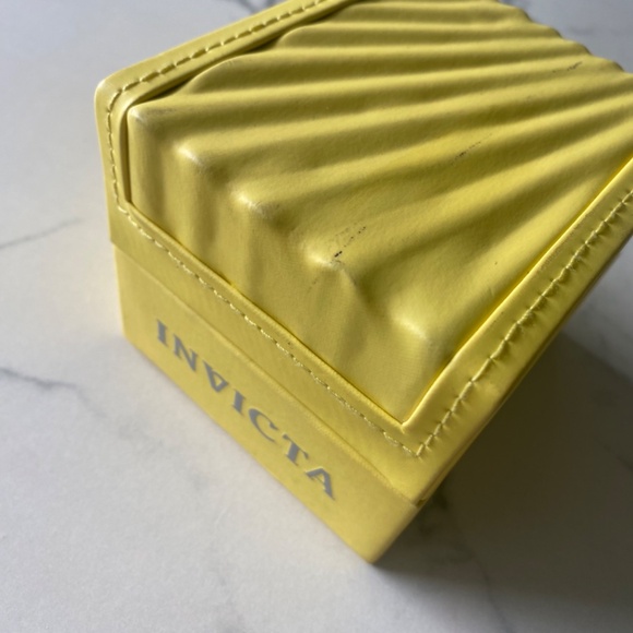 Invicta watch in original box with manual - Picture 7 of 7